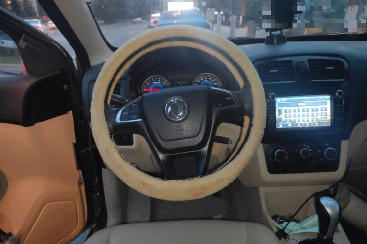 Used Dongfeng Fengon 370 2016 1.5L Manual Standard Edition SFG15-02 7 Seats Steering Wheel