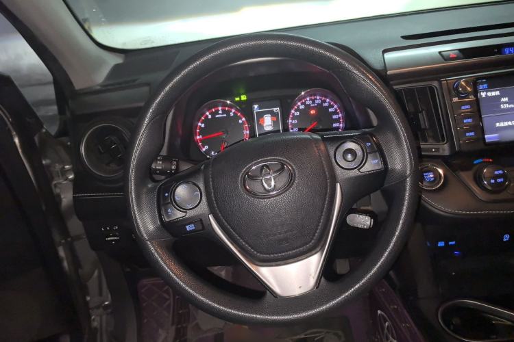 Used Toyota RAV4 2019 2.0L CVT Two-Wheel Drive Fashion X Limited Edition China VI Standard
