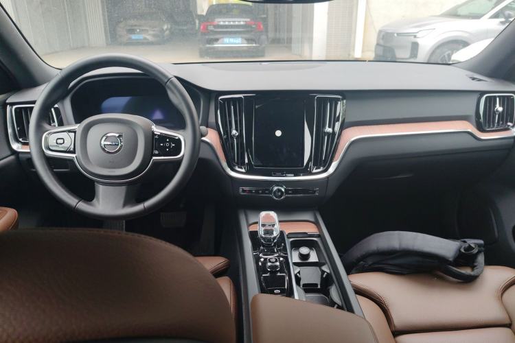 Used Volvo S60 2025 B4 Zhiyuan Luxury Edition Center Console