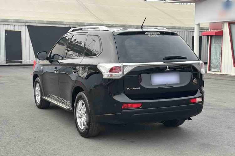 Used Mitsubishi Outlander (Import) 2013 2.0L Two-Wheel Drive Sport Navigation Version 5 Seats