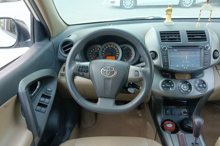 Used Toyota RAV4 2011 2.0L Automatic Luxury Edition
