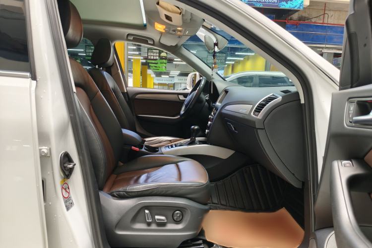 Used Audi Q5 2017 40 TFSI Ambition Edition Interior 3