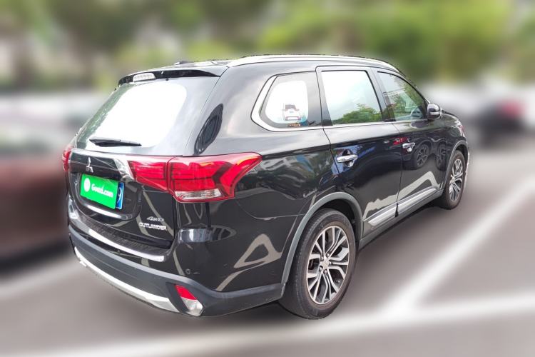 Used Mitsubishi Outlander 2016 2.4L 4x4 Luxury Edition 7-Seater
