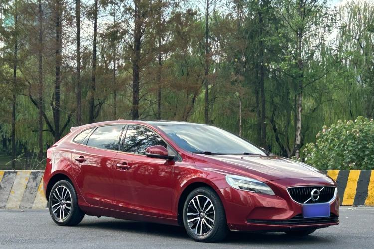 Used Volvo V40 2017 T3 Zhiyi Edition
