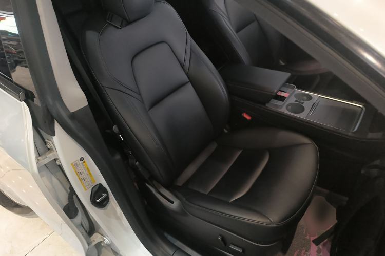 Used Tesla Model Y 2022 Long-Range All-Wheel-Drive Version Right Front Seat