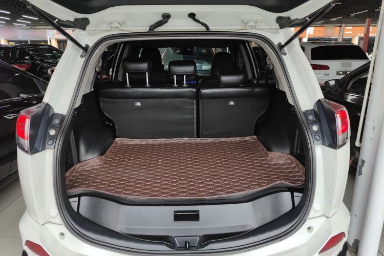 Used Toyota RAV4 2018 2.0L CVT Two-Wheel Drive Fashion X Edition