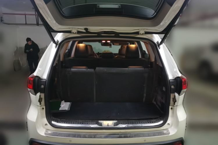 Used Toyota Highlander 2018 2.0T Four-Wheel Drive Luxury Edition 7 Seats China V Emission Standard Trunk