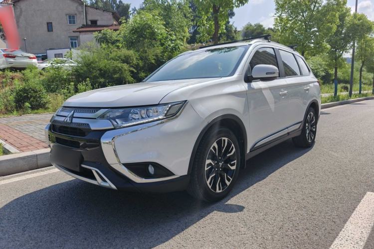 Used Mitsubishi Outlander 2019 2.0L Two-Wheel Drive Comfort Edition 5 Seats China V Standard