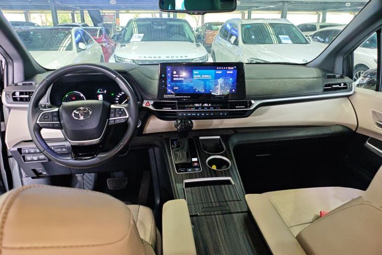 Used Toyota SIENNA 2021 2.5L Hybrid Premium Edition