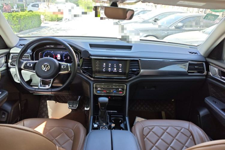 Used Volkswagen Teramont X 2019 530 V6 Four-Wheel Drive Prestige Luxury Edition Center Console