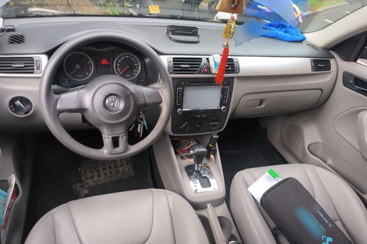 Used Volkswagen Bora 2012 1.6L Automatic Fashion Edition Center Console