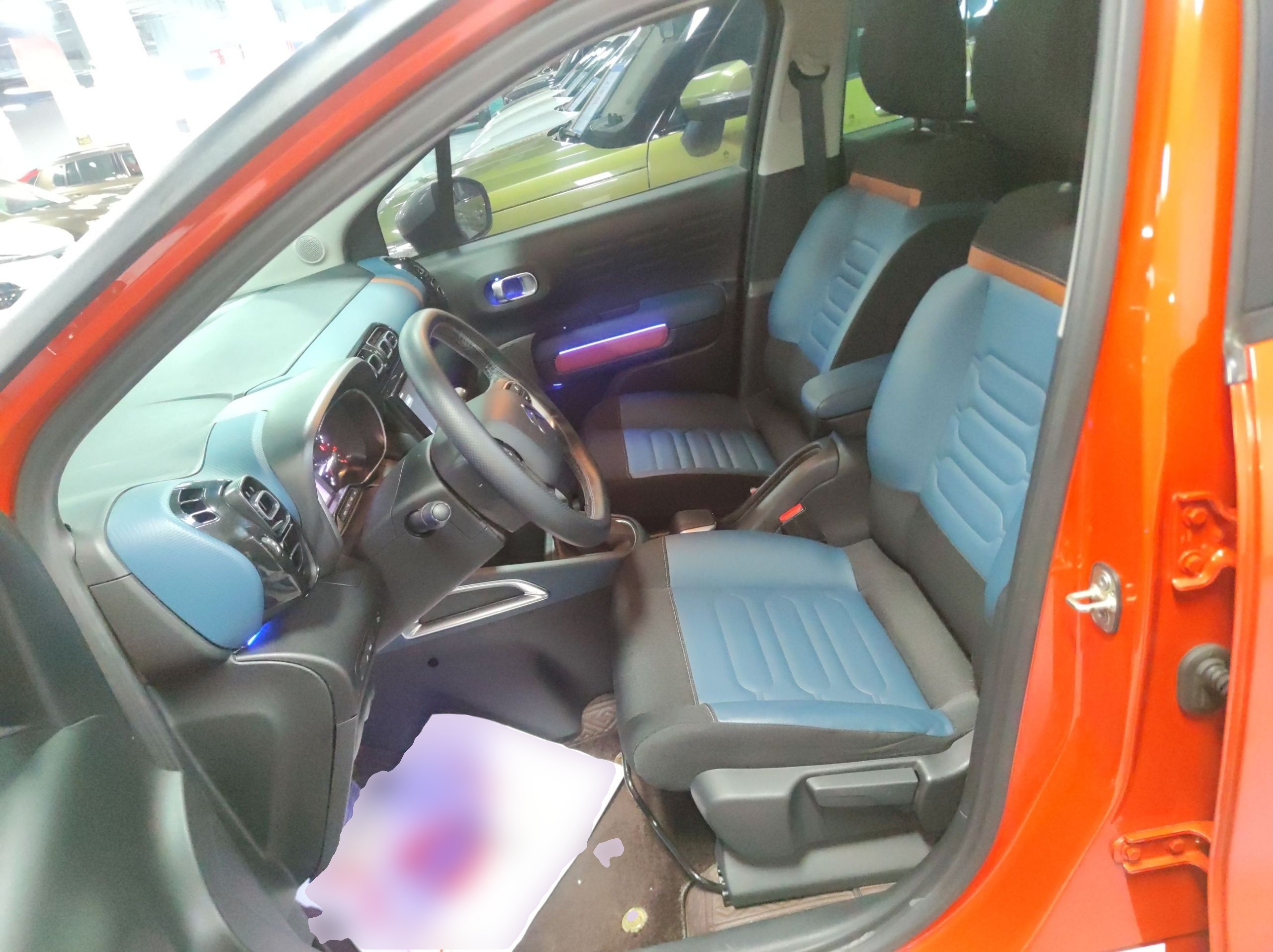 Переднее сиденье в автомобиле