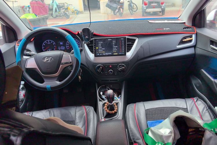 Used Hyundai Verna (new generation) 2016 1.4L Manual Cool Edition GLS Center Console