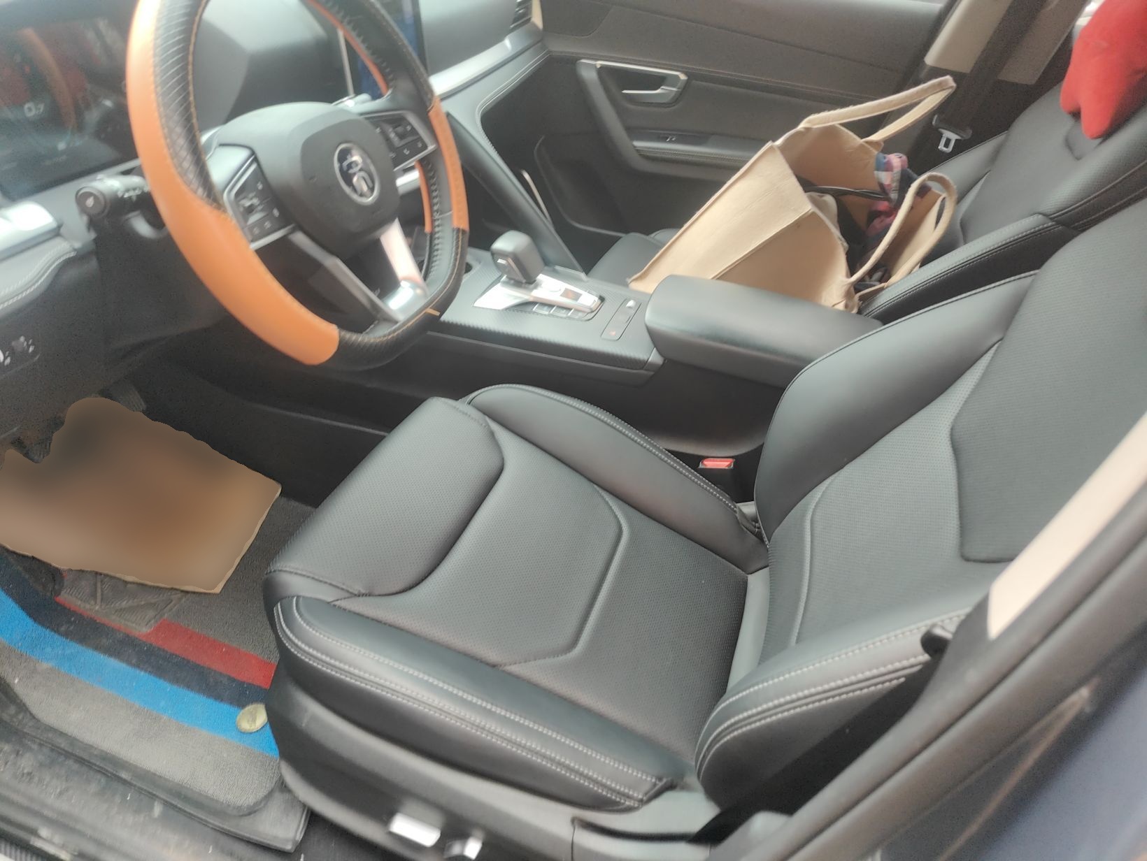 Переднее сиденье в автомобиле