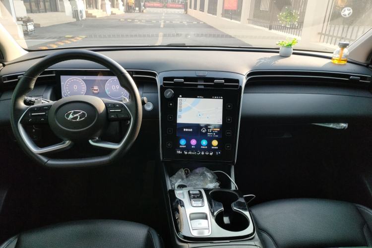 Used Hyundai Tucson 2023 Tucson L 1.5T Automatic Two-Wheel Drive LUX Prestige Edition Center Console