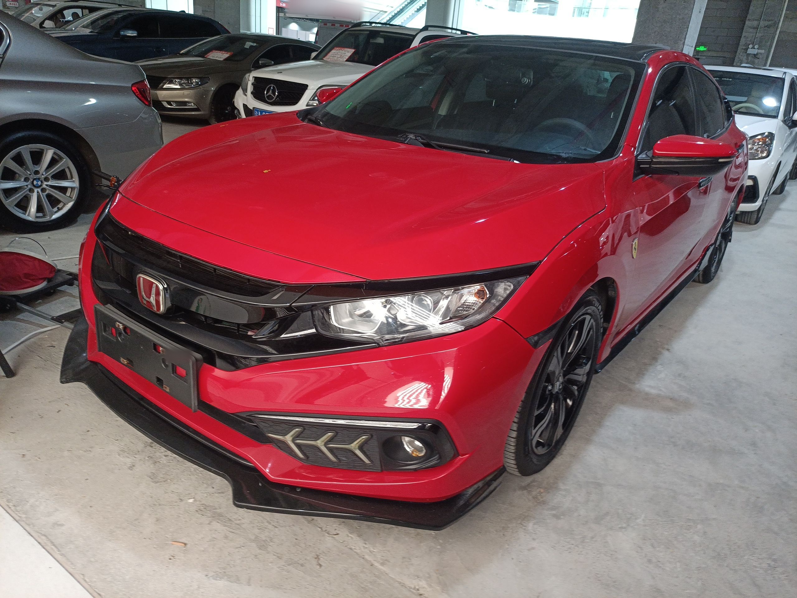 Под передней частью автомобиля