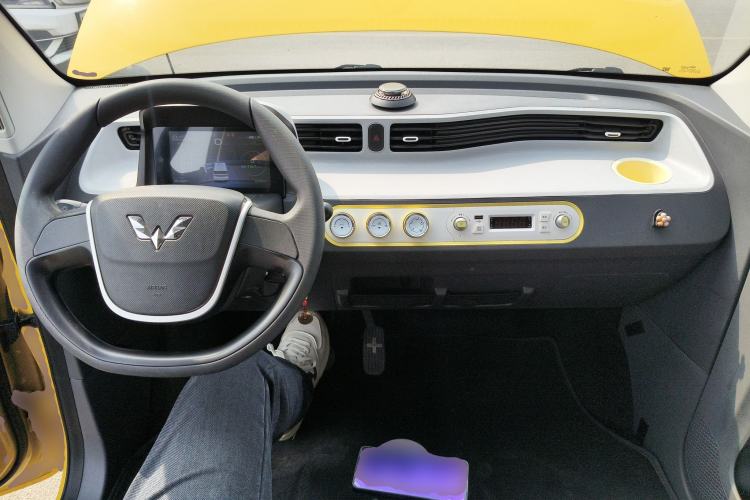 Used Wuling Hongguang MINIEV 2021 Macaron Premium Model – Lithium Iron Phosphate Center Console