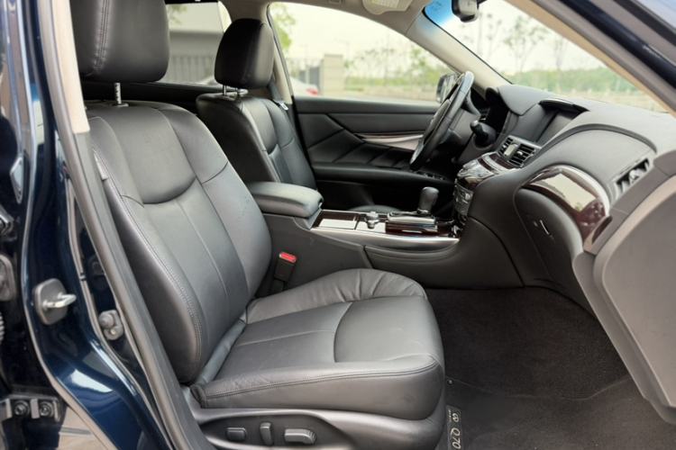 Used Infiniti Q70 2015 Q70L 2.5L Enjoyment Edition Interior 4