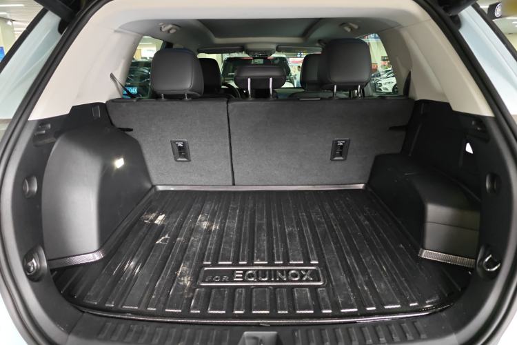 Used Chevrolet Equinox Plus 2024 102km RS Ultimate Edition Trunk