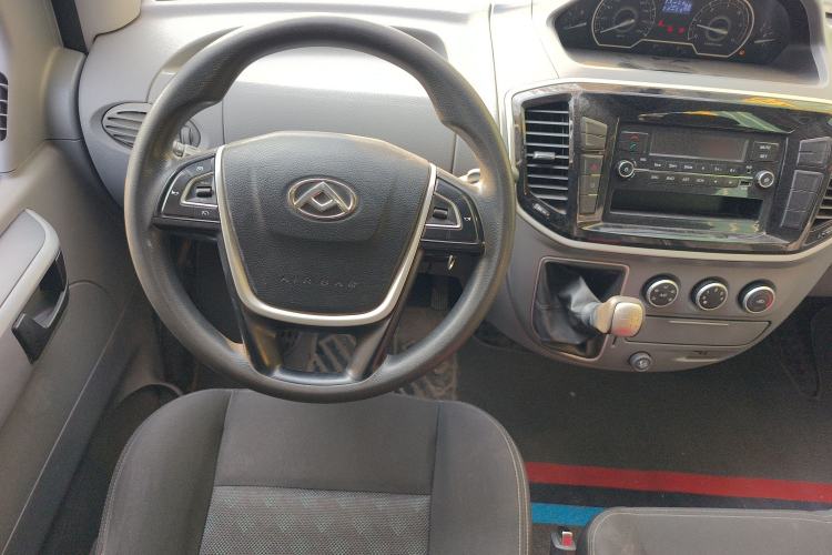 Used SAIC MAXUS Xintu V80 2019 2.5T Classic Edition 6-Speed Manual – Aoyuntong Modified Version Short Wheelbase Mid-Height Roof 5/6 Seats Steering Wheel