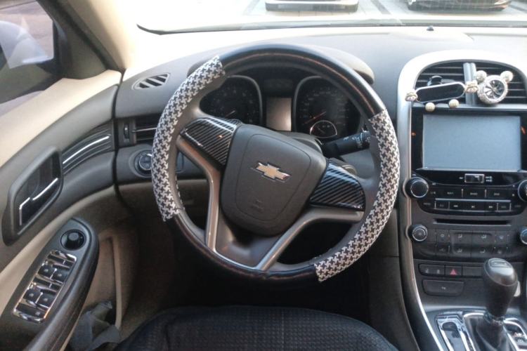 Used Chevrolet Malibu 2014 2.0L Automatic Comfort Edition Steering Wheel
