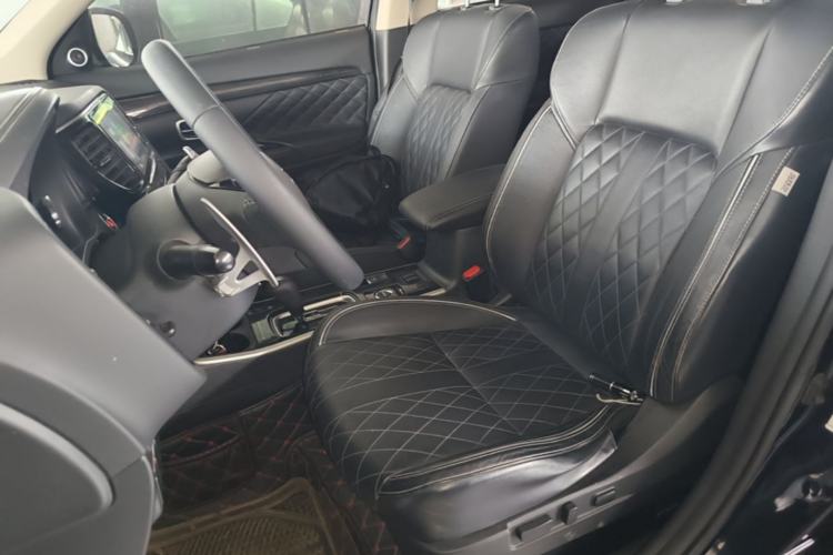 Used Mitsubishi Outlander 2020 2.4L 4x4 Zhi Xiang Edition 5 Seats
