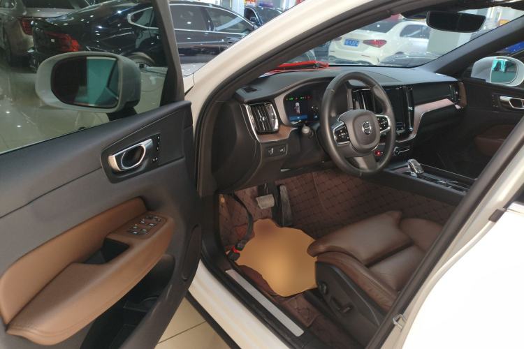 Used Volvo XC60 2022 B5 4x4 Smart Luxury Edition