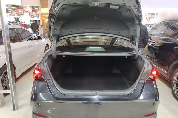 Used Toyota Avalon 2019 Dual-Engine 2.5L XLE Prestige Version China VI Standard