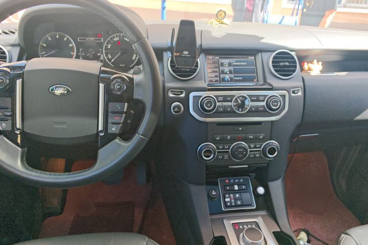 Used Land Rover Discovery 2015 3.0 SC V6 HSE Luxury Center Console