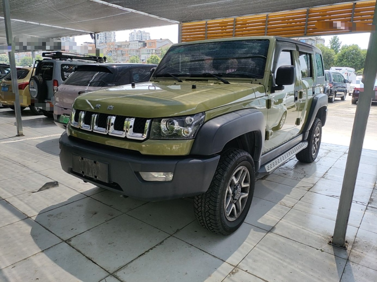 Под передней частью автомобиля
