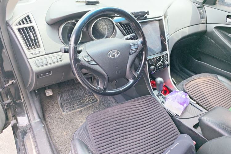 Used Hyundai Sonata 2013 2.0L Automatic Leading Edition Center Console