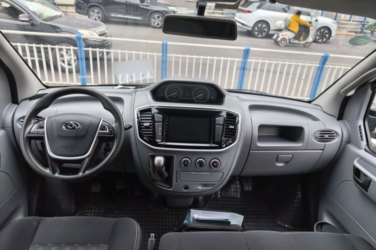 Used SAIC MAXUS Xintu V80 2019 2.5T Classic Model 6-Speed Manual – Aoyuntong Modified Version Short Wheelbase Ultra-Low Roof 5/6 Seats
