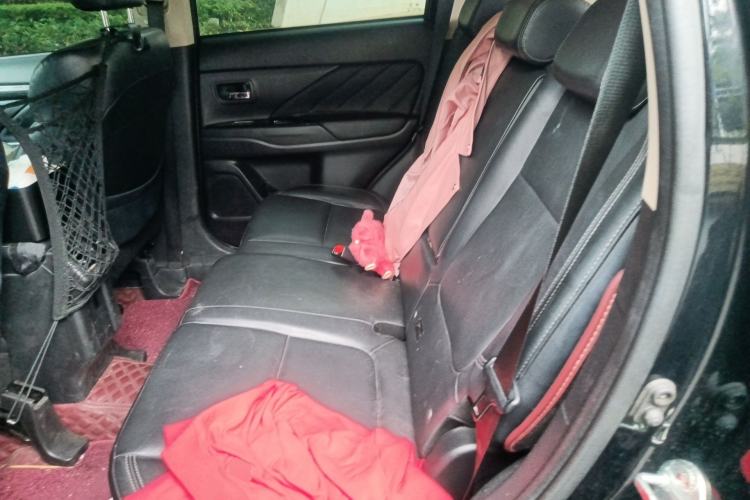 Used Mitsubishi Outlander 2019 2.0L Two-Wheel Drive Comfort Edition 7 Seats China V Emission Standard