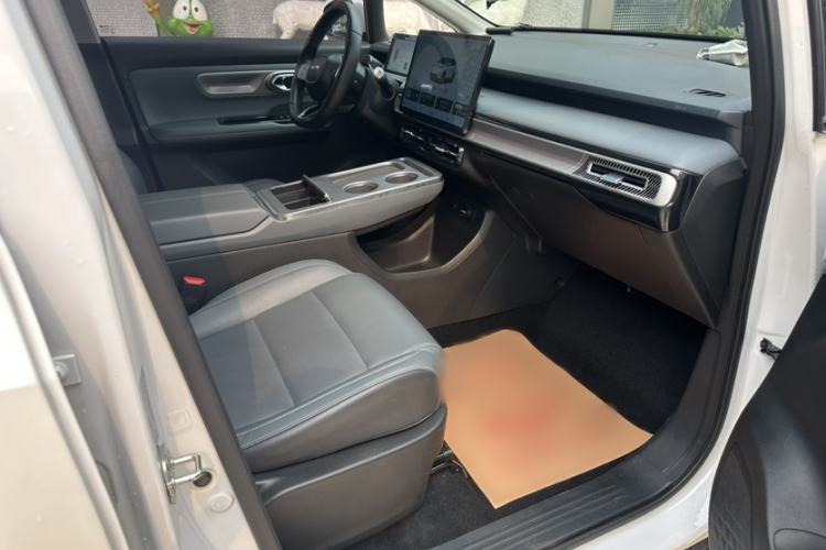 Used AION Y 2023 Plus 510 Tech Edition Interior 14