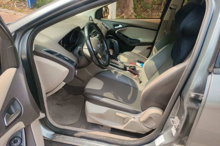 Used Ford Focus 2012 Sedan 1.6L Automatic Fashion Edition