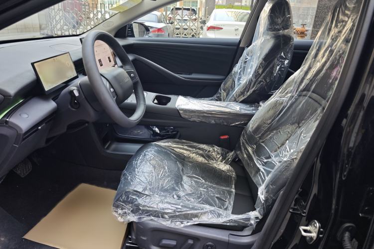 Used Nissan N6 2026 Model 180 Max Interior 1