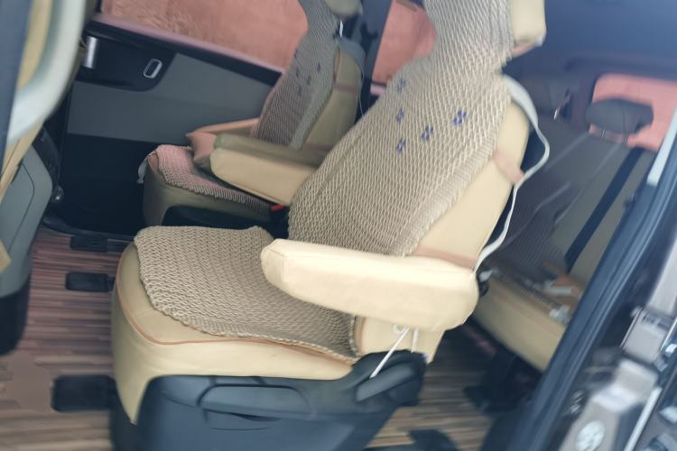 Used Huasong 7 2015 2.0T Automatic Comfort Model Left Rear Seat