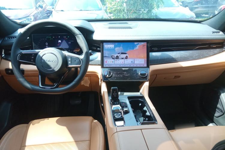Used Lynk & Co 09 2021 2.0T Halo Six-Seater