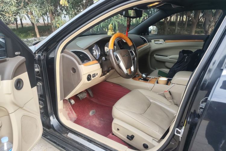 Used Chrysler 300C 2013 3.6L Luxury Edition