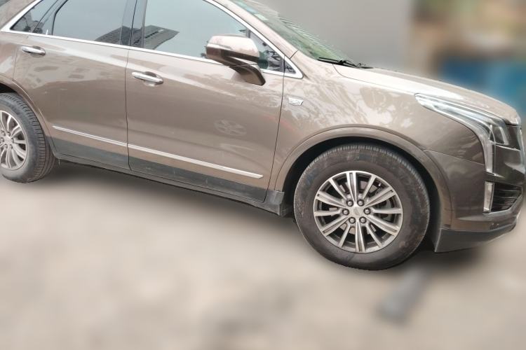 Used Cadillac XT5 2016 25T Luxury Model Front Right 45 Deg