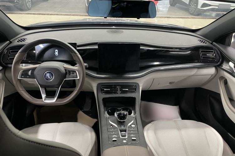 Used BYD Qin PLUS 2024 HONOR Edition DM-i 55KM Leading Model Interior 1