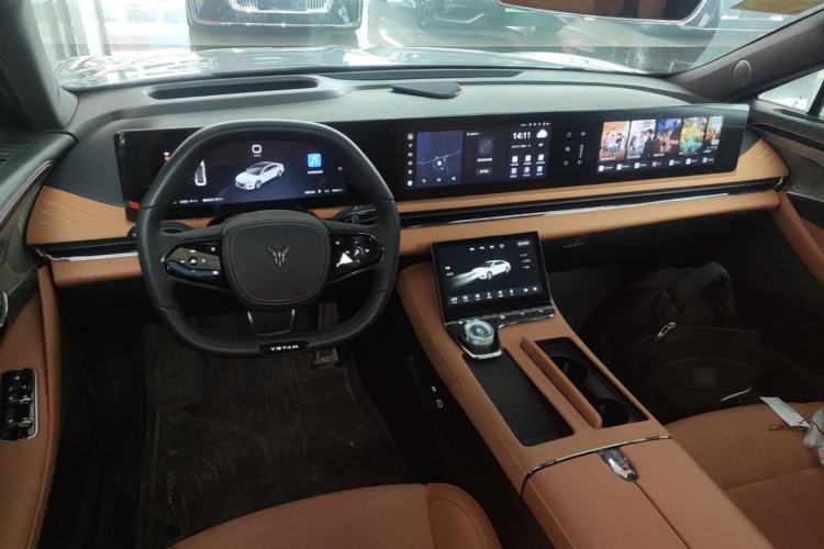 Used VOYAH PASSION 2024 PHEV Four-Wheel Drive Ultra-Long Range Flagship Model Center Console