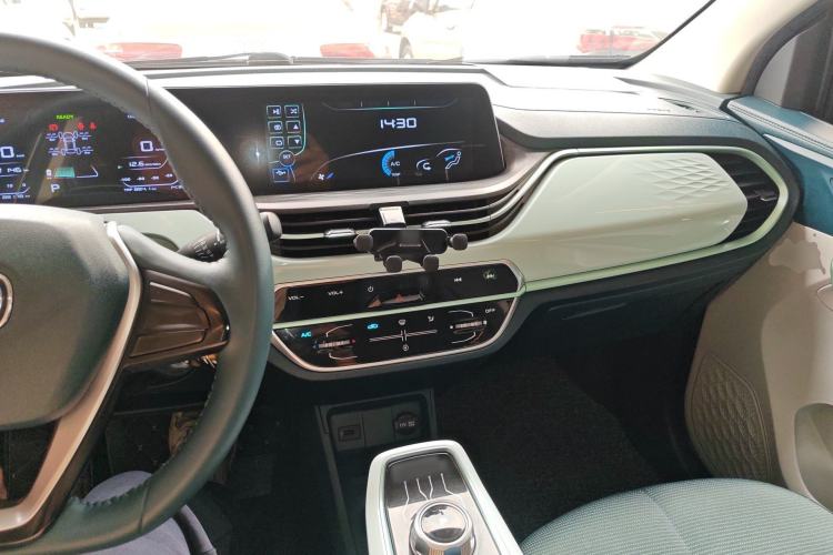 Used CHANGAN Benni E-Star 2022 National Edition Colorful Limited Edition (Fast-Charging Version) Lithium NMC Center Console