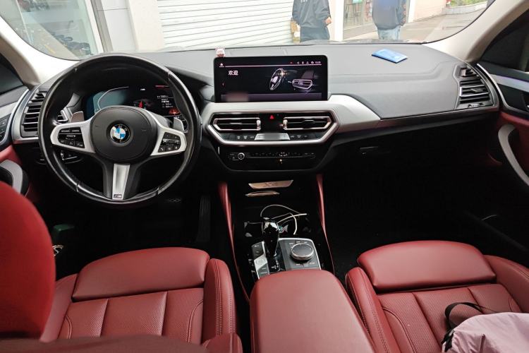 Used BMW X4 2022 xDrive 25i M Sport Package Center Console