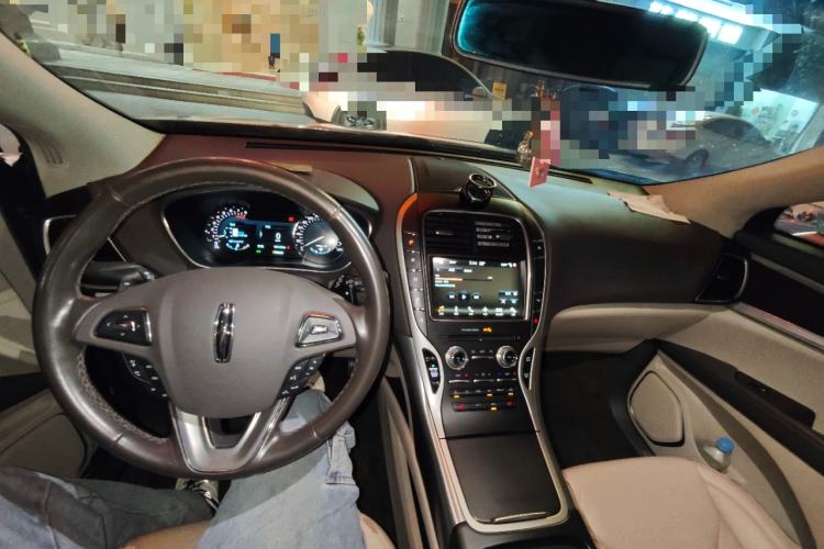 Used Lincoln MKX 2017 2.0T Two-Wheel Drive Deluxe Edition Center Console