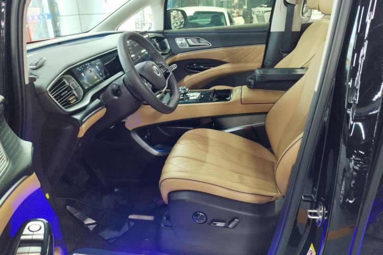 Used Denza D9 2024 DM-i 980 Four-Wheel Drive Prestige Model Left Front Seat