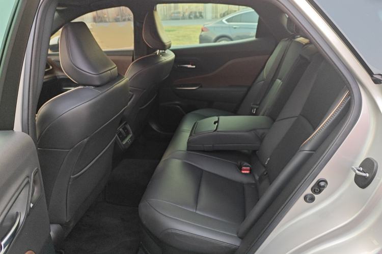 Used Toyota Crown 2023 2.5L SportCross HEV Two-Wheel Drive Prestige Edition Left Rear Seat