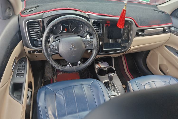 Used Mitsubishi Outlander 2016 2.4L 4x4 Elite Edition 5 Seats Center Console