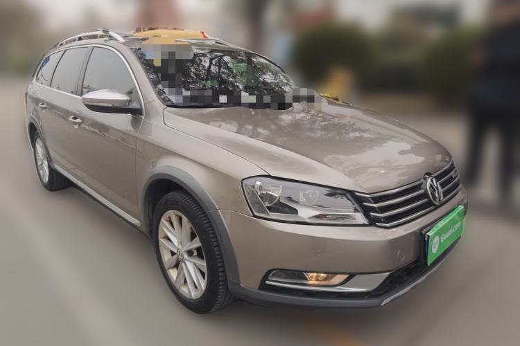 Used Volkswagen Magotan 2012 Travel Edition 2.0 TSI 4x4 Comfort Version Front Right 45 Deg