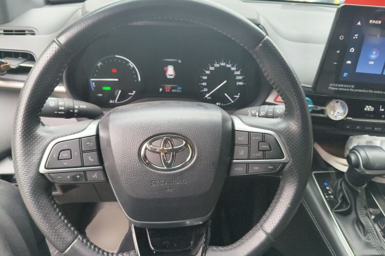 Used Toyota Sienna 2023 2.5L Hybrid Deluxe Edition
